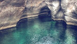 visit-wadi-bani-khalid-travel-oman-from-dubai-9